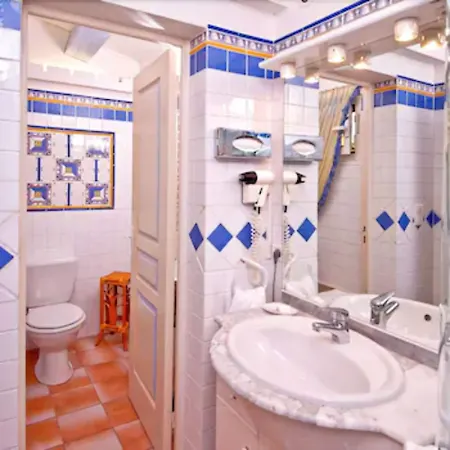 Jas Neuf Hotel 3*