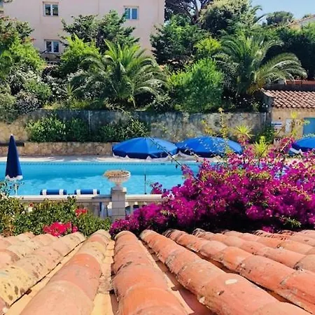 Jas Neuf Hotel 3*