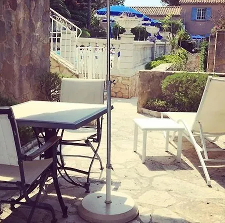 Jas Neuf Hotel 3*