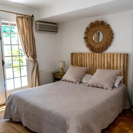 Jas Neuf Hotel 3*