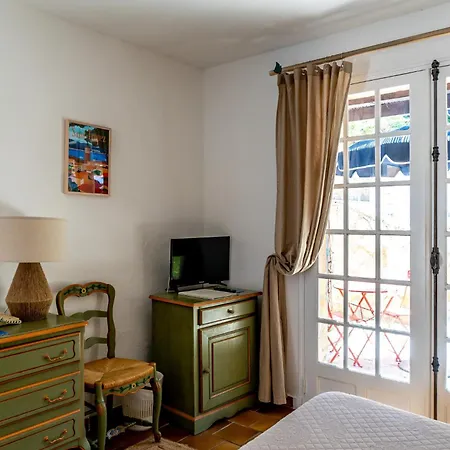 Jas Neuf Hotel 3*